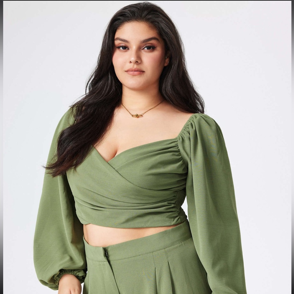 NWT Cider Green Shirred Long Sleeve Cropped Blouse  Size 3XL
